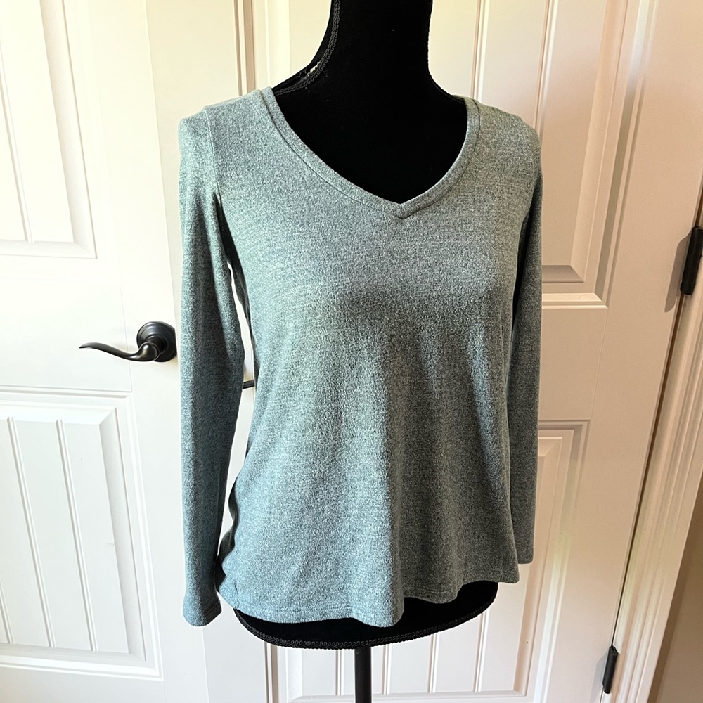 American Eagle super soft sweater - Picture 2 of 2